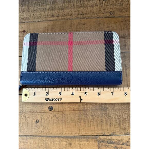 Burberry Wallet Womens Large Zip Around Dark Canvas Blue Check Leather Italy New - Picture 9 of 10